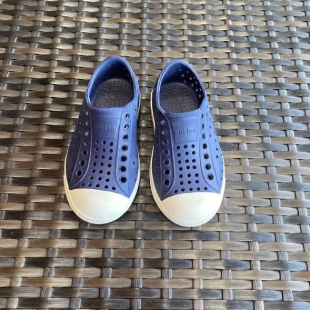 Native Jeffersons Shoes Kids Size 8